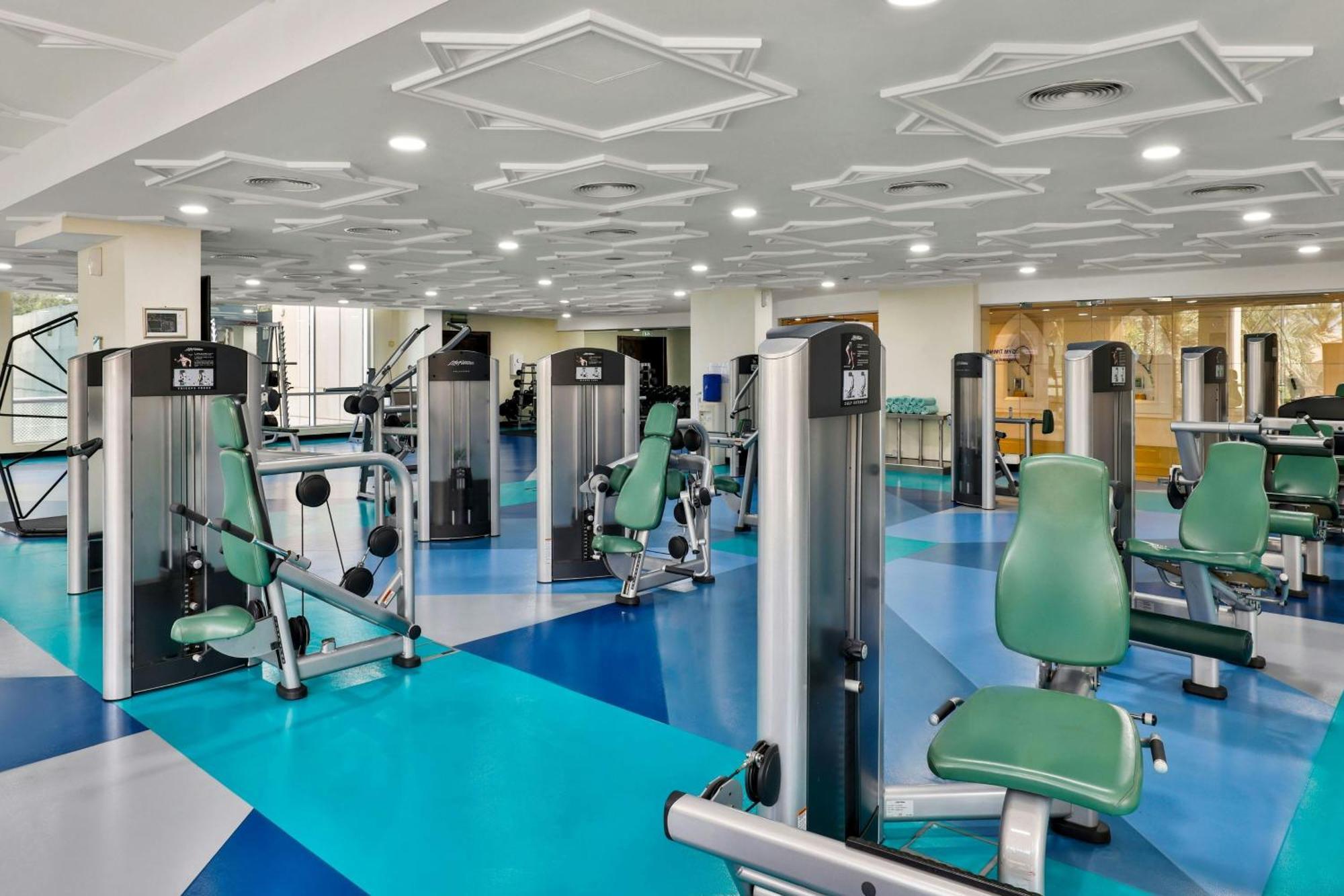 Al Habtoor Grand Resort, Autograph Collection Dubai Esterno foto The gym at the hotel