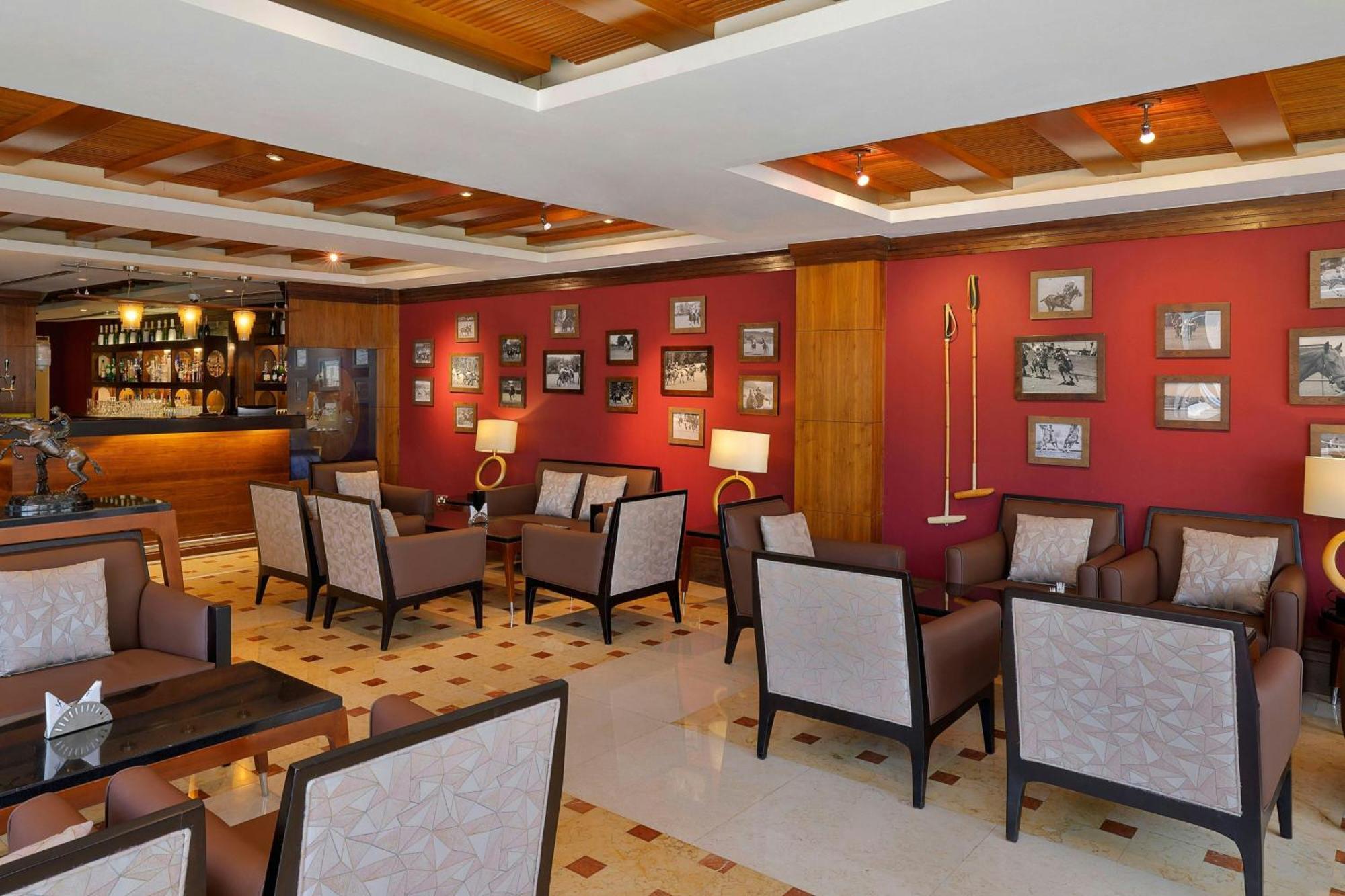 Al Habtoor Grand Resort, Autograph Collection Dubai Esterno foto The lounge at the airport
