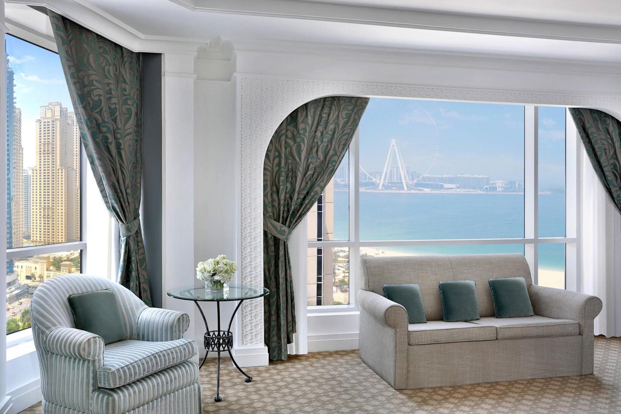 Al Habtoor Grand Resort, Autograph Collection Dubai Esterno foto A room at Jumeirah Beach Hotel