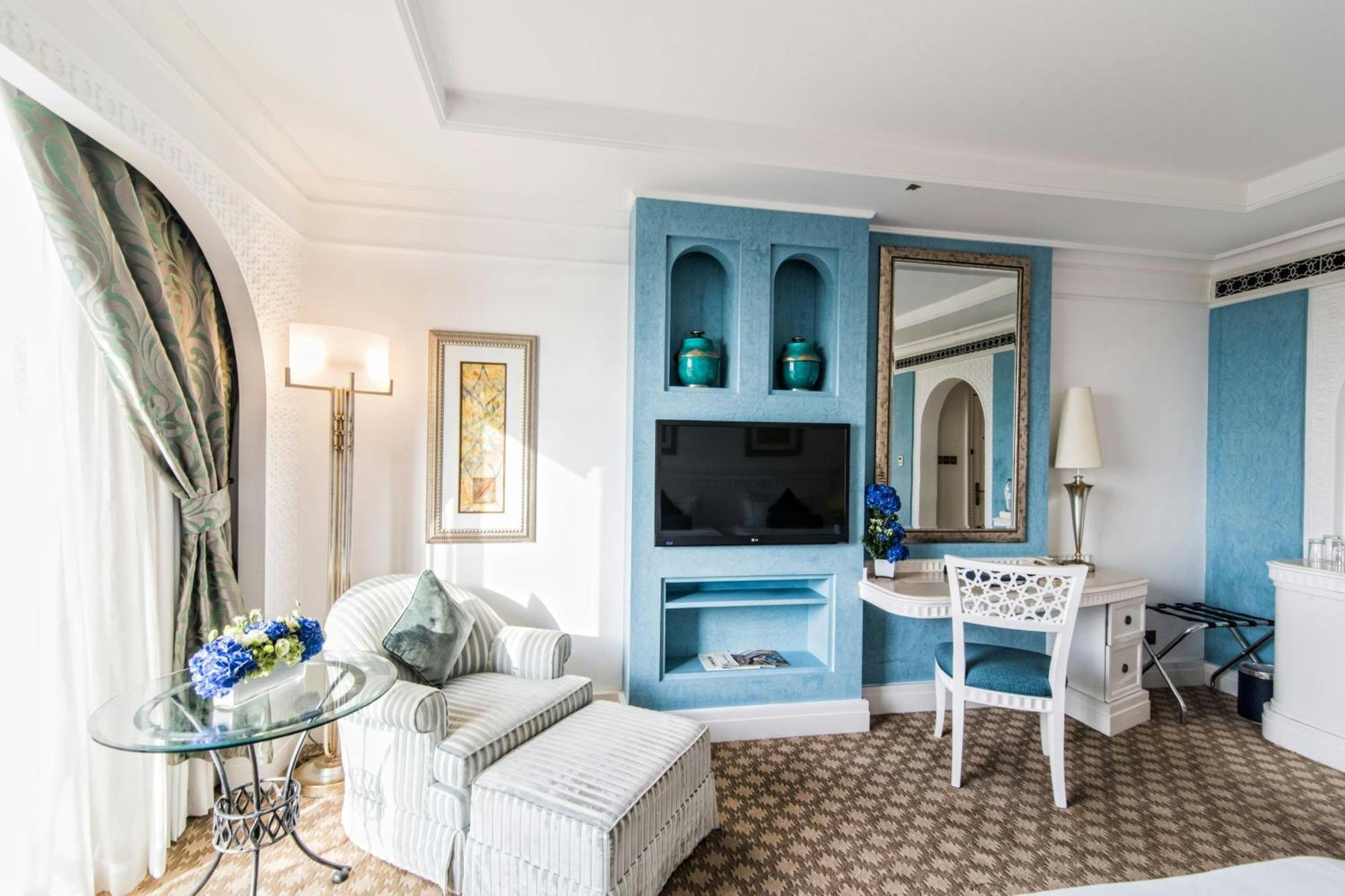 Al Habtoor Grand Resort, Autograph Collection Dubai Esterno foto A room at the hotel