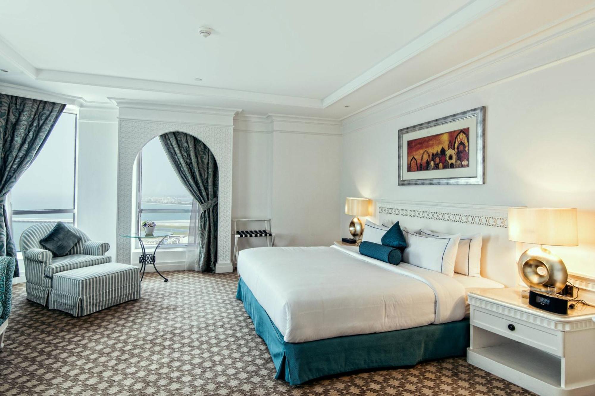 Al Habtoor Grand Resort, Autograph Collection Dubai Esterno foto A bedroom at the hotel