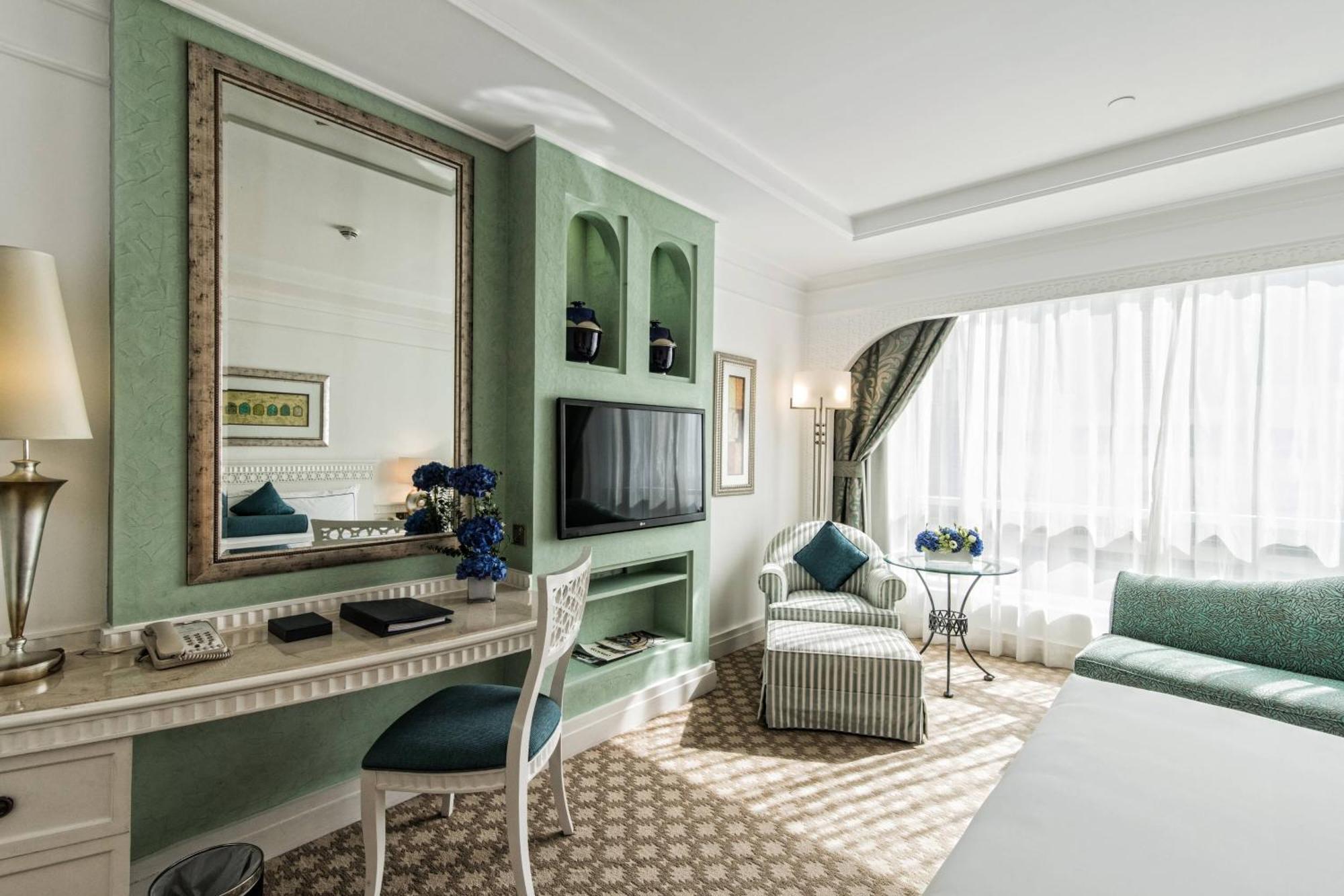 Al Habtoor Grand Resort, Autograph Collection Dubai Esterno foto A suite at the hotel