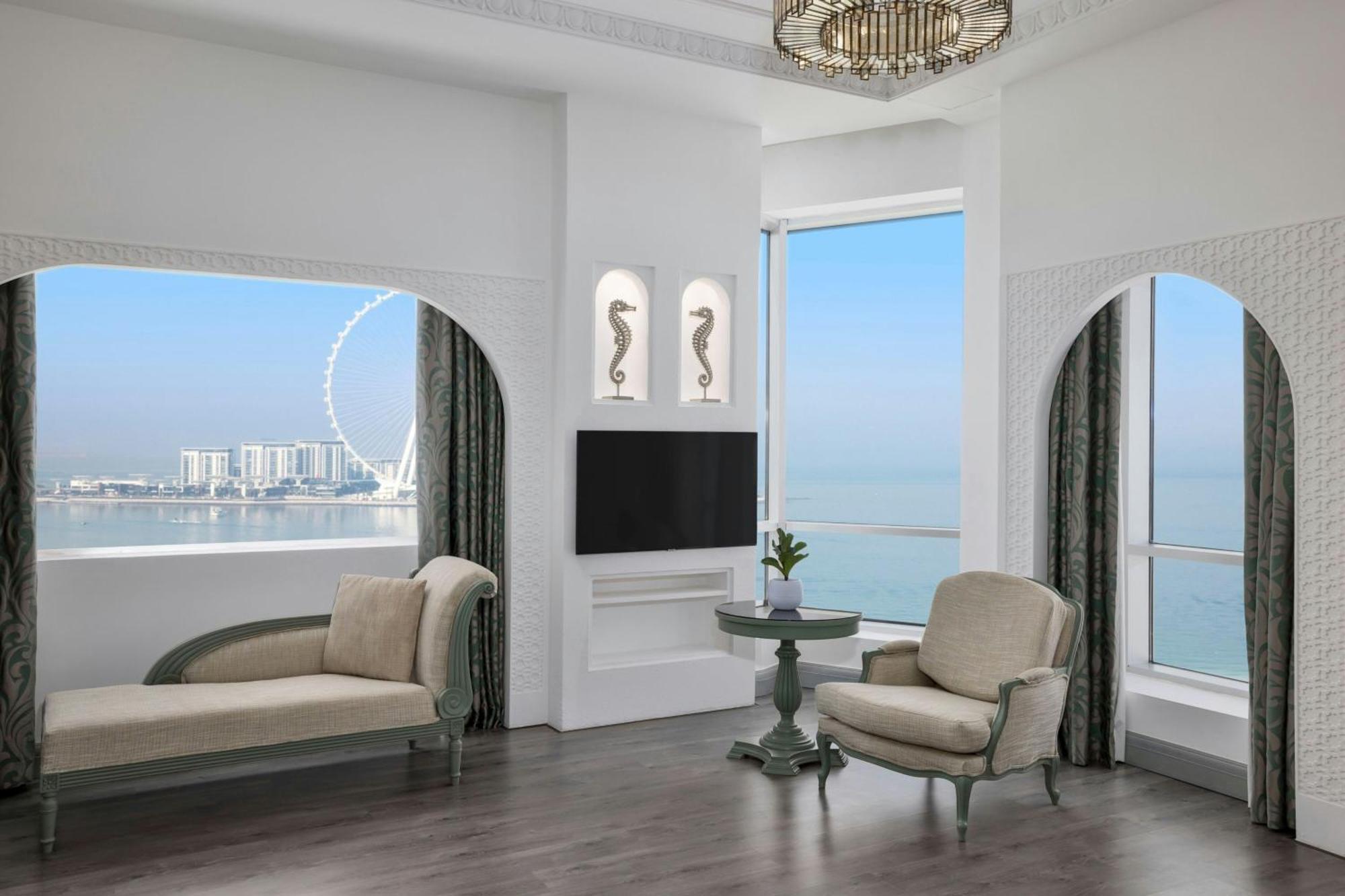 Al Habtoor Grand Resort, Autograph Collection Dubai Esterno foto A living room in a typical apartment
